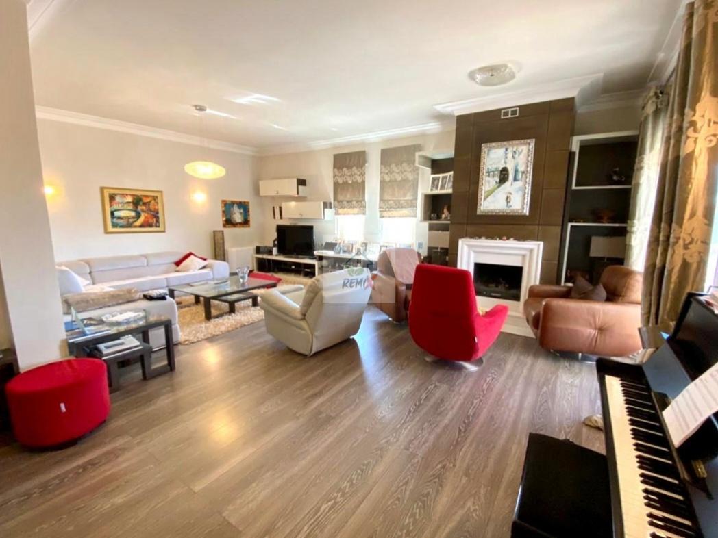 SUPER DUBLEX PER SHITJE PRANE PALLATIT TE SPORTIT,  DURRES.