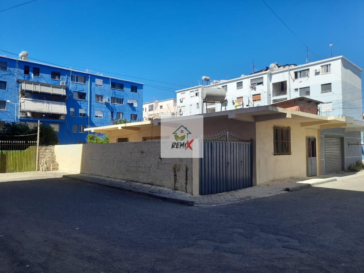 NDERTESE  1 KATESHE PER SHITJE PRANE STADIUMIT, DURRES