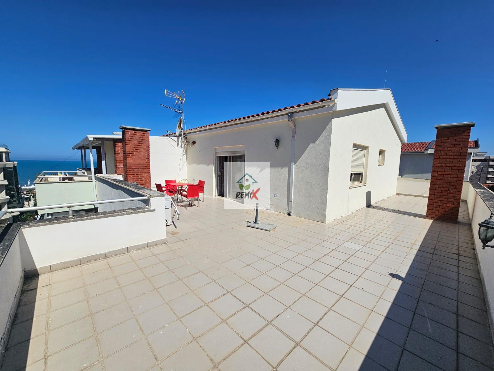 SHITET SUPER PAPAFINGO ,PLAZHI I GOLEMIT