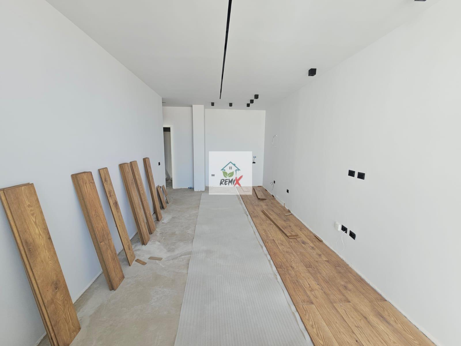 SHITET APARTAMENT 1+1 NE PLAZHIN E QERRETIT