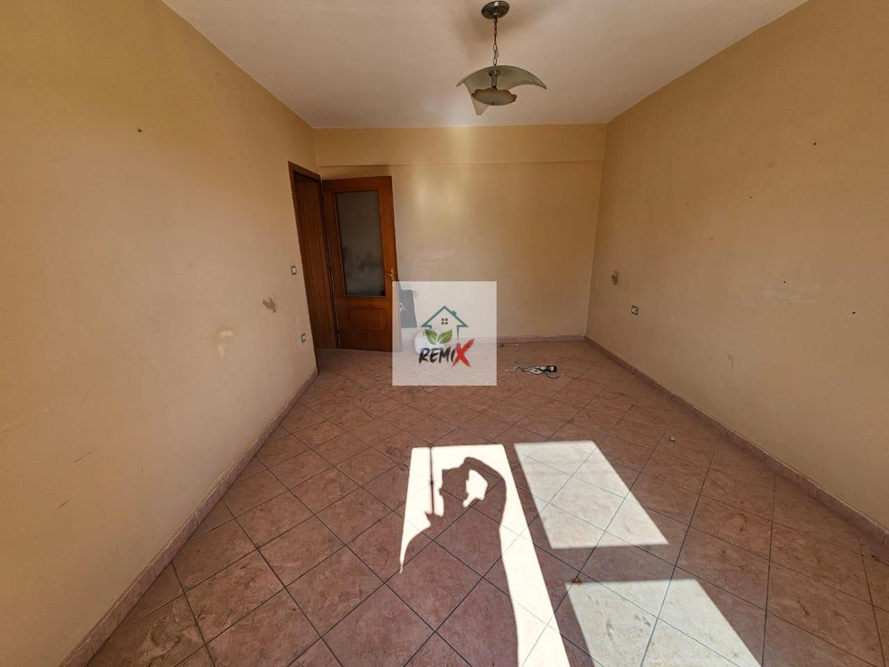 JEPET ME QERA AMBJENT BIZNESI PER QERA PRANE LULISHTES TEK MUZEUMI , DURRES