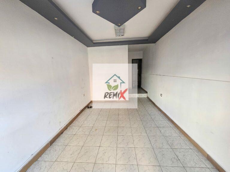 Shitet Dyqan në Zemër të Durrësit – Vetëm 2 Minuta nga Stacioni i Trenit!