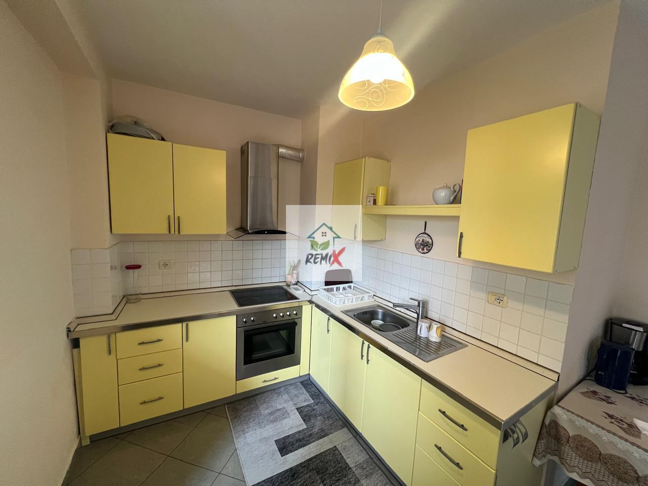 APARTAMENT 3+1 +2 PER QERA PRAPA SHKOLLES GJERGJ KASTRIOTI.