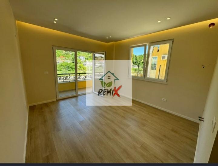 SHITET APARTAMENT 1+1+ VERANDË TEK SHKEMBI I KAVAJES