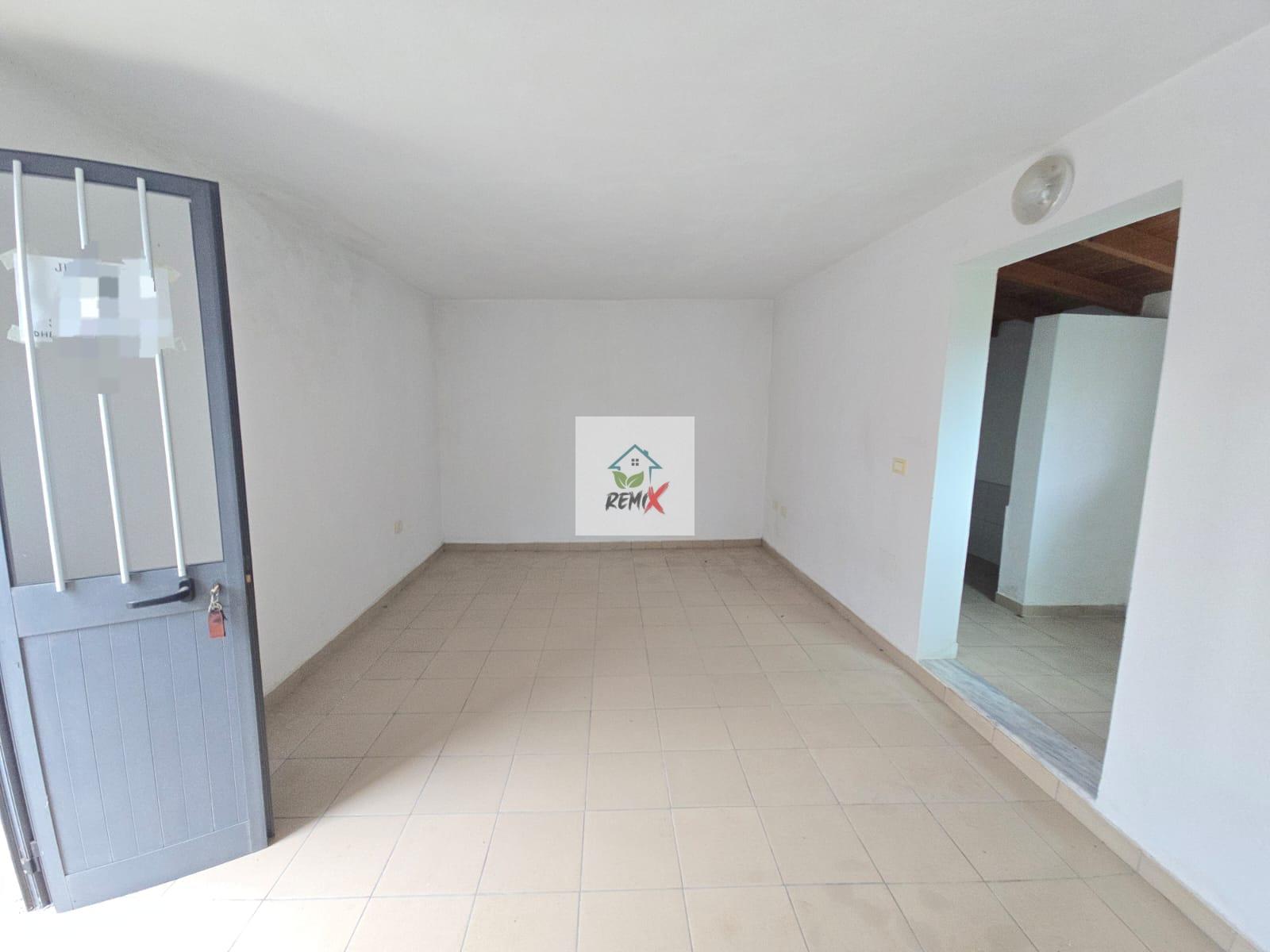 JEPET ME QERA AMBJENT BIZNESI BUZE RRUGE PLEPA