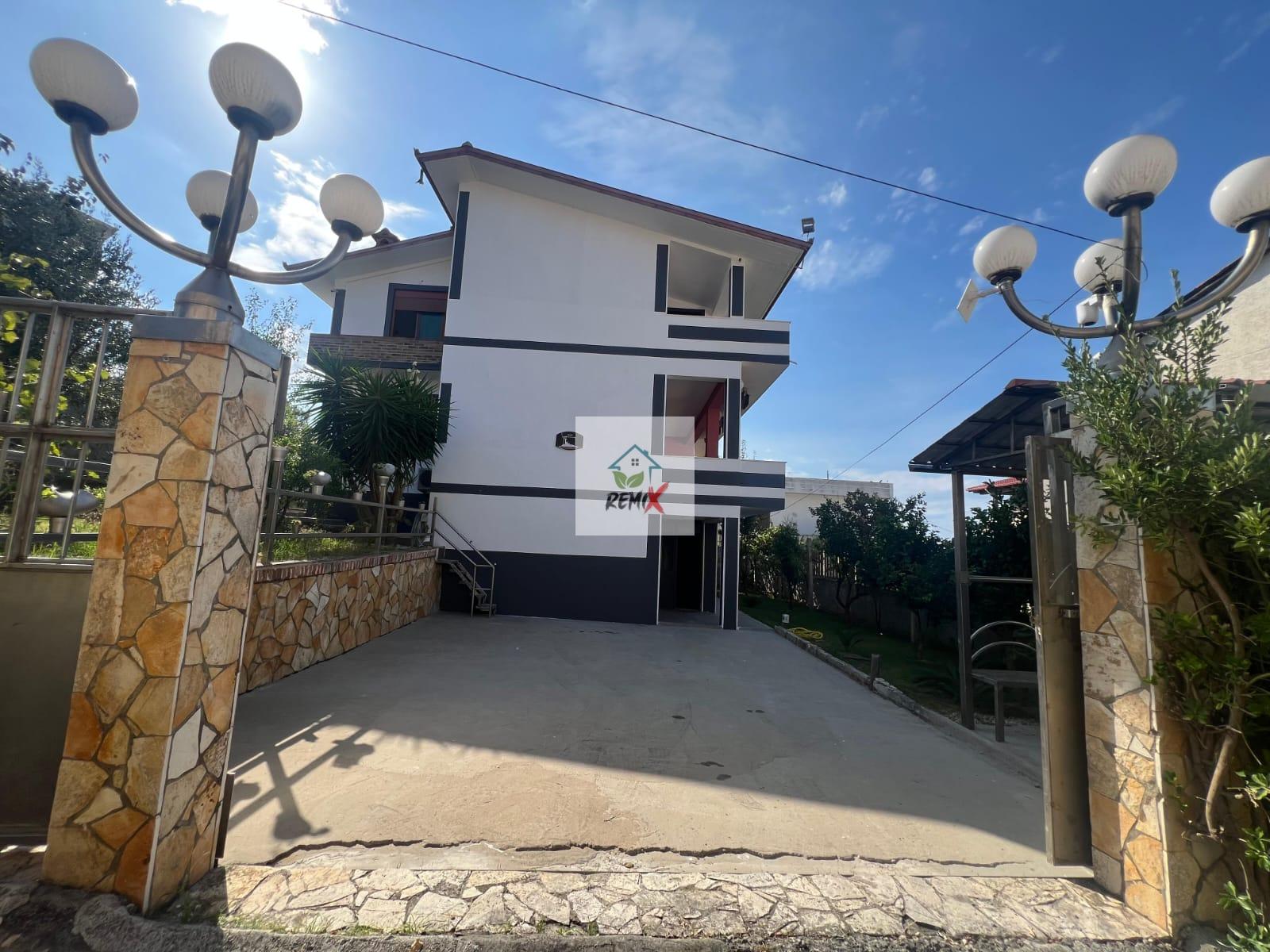 SHITET VILË 3-KATËSHE NË ARAPAJ – PAMJE NGA DETI