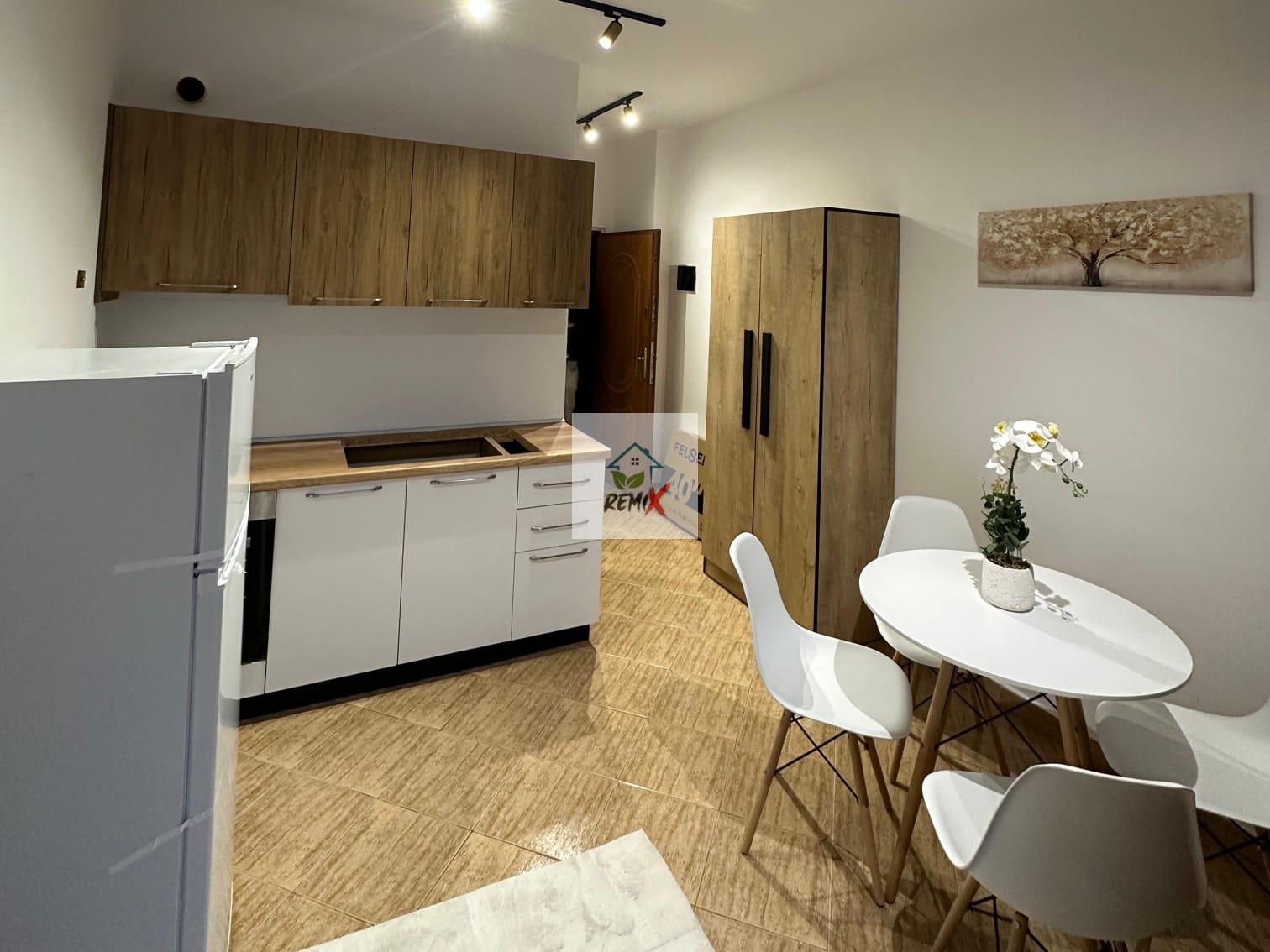 SHITET GARSONIERE – SHKËMBI I KAVAJËS, DURRËS