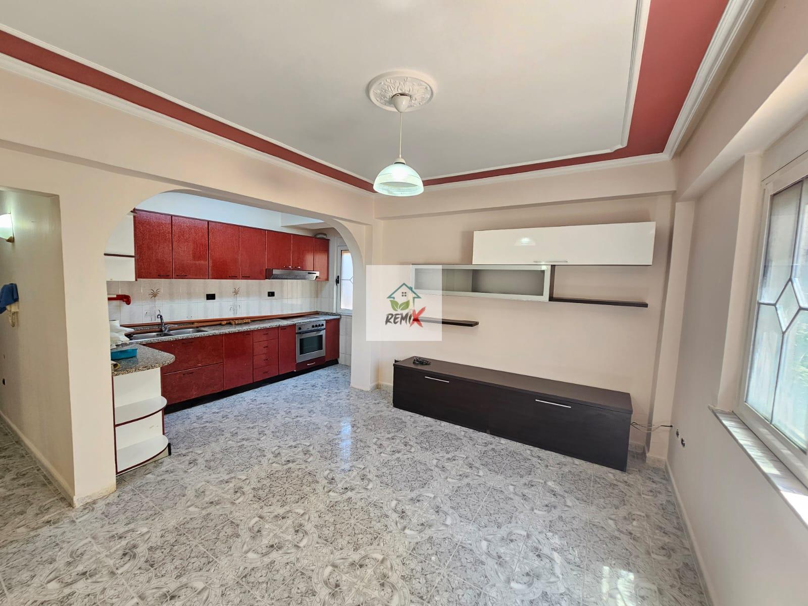 SHITET APARTAMENT 2+1 PRANE PALLATIT TE SPORTIT
