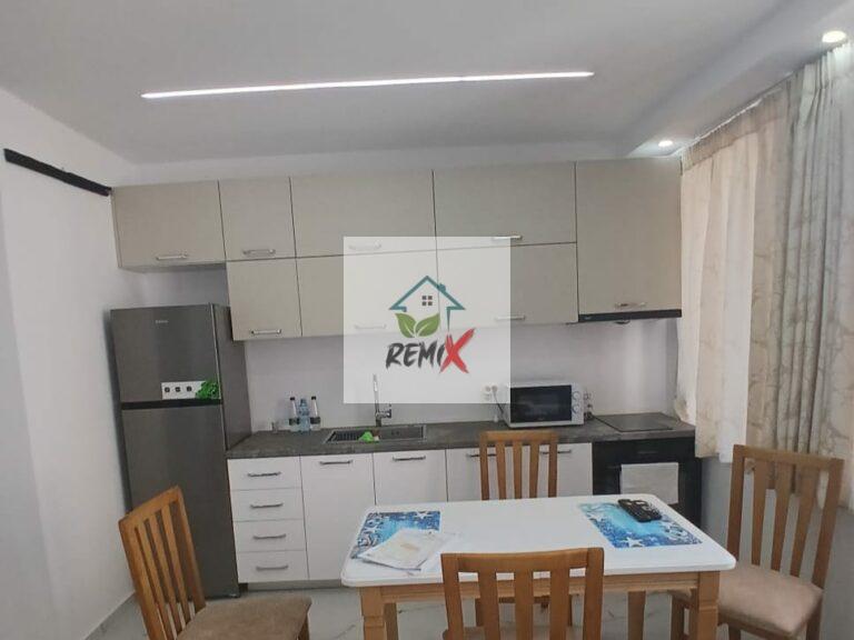 Shitet Apartament 1+1 prane Bashkise, Durres.
