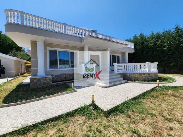 🌿 JETO ME KOMODITET, PRIVATËSI DHE QETËSI – VILË LUKSOZE NË RRASHBULL, DURRËS