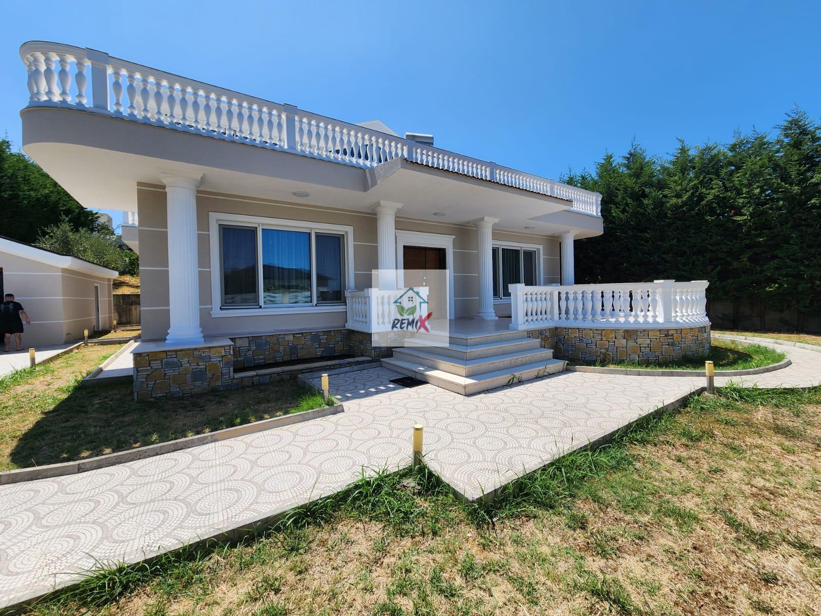 🌿 JETO ME KOMODITET, PRIVATËSI DHE QETËSI – VILË LUKSOZE NË RRASHBULL, DURRËS