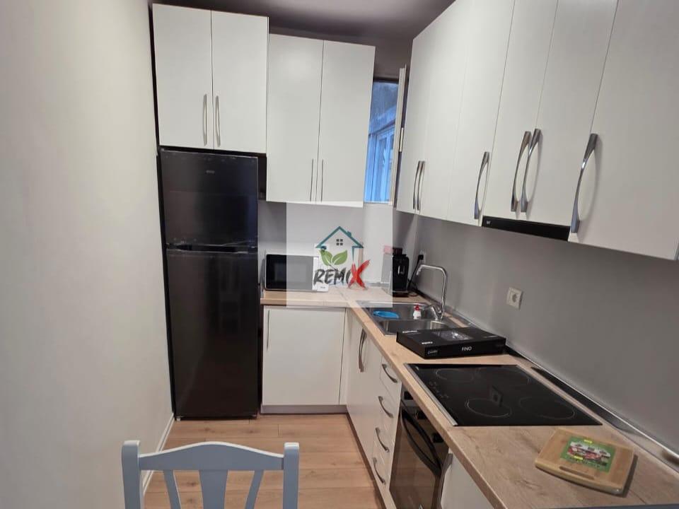 JEPET ME QERA APARTAMENT 1+1 PRANE STACIONIT TRENIT , DURRES
